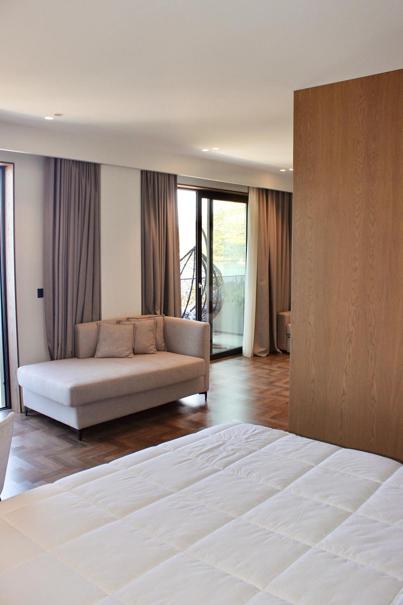 Mazarine Hotel, Vlore, Albania Radhime Exterior photo
