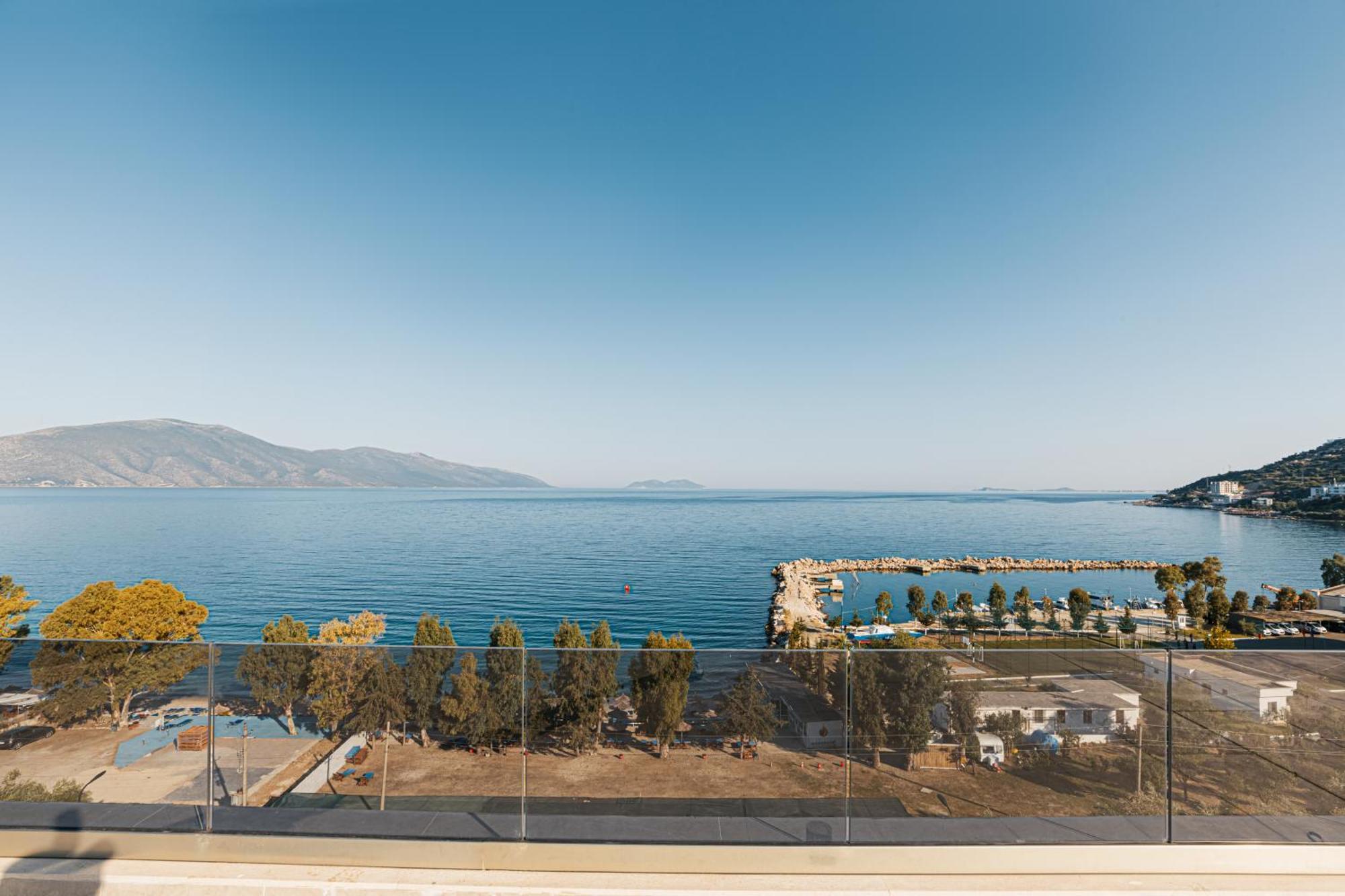 Mazarine Hotel, Vlore, Albania Radhime Exterior photo